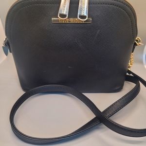 Steve Madden crossbody dome handbag. Black